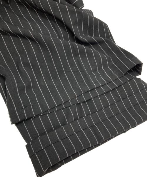 Chikashitsu +（チカシツプラス）Chikashitsu + (チカシツプラス) stripe tuck slacks ブラック サイズ:Sの古着・服飾アイテム