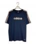 adidas（アディダス）の古着「ロゴ刺繍Tシャツ」｜ネイビー