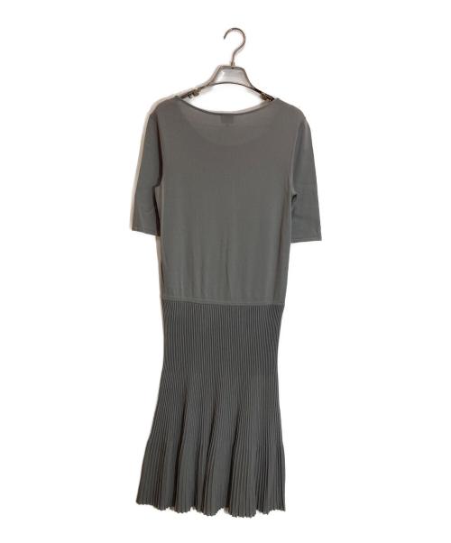 ARMANI COLLEZIONI（アルマーニ コレツィオーニ）ARMANI COLLEZIONI (アルマーニ コレツィオーニ) リブニットワンピース グレー サイズ:38の古着・服飾アイテム