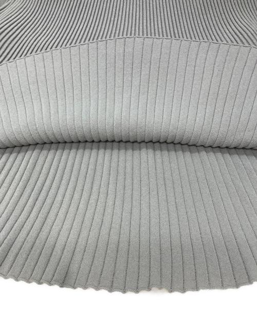 ARMANI COLLEZIONI（アルマーニ コレツィオーニ）ARMANI COLLEZIONI (アルマーニ コレツィオーニ) リブニットワンピース グレー サイズ:38の古着・服飾アイテム