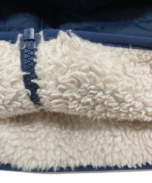 Patagonia（パタゴニア）Patagonia (パタゴニア) キッズ・リバーシブル・レディ・フレディ・フーディ ベージュ×ネイビー サイズ:Lの古着・服飾アイテム