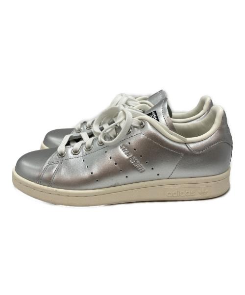 adidas（アディダス）adidas (アディダス) スニーカー シルバー サイズ:23.5の古着・服飾アイテム