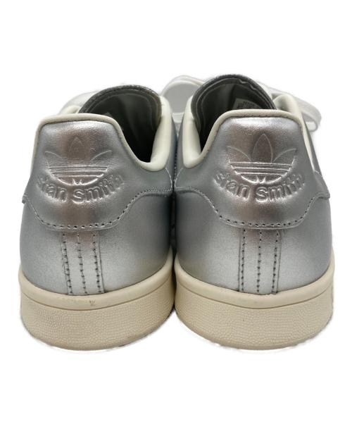 adidas（アディダス）adidas (アディダス) スニーカー シルバー サイズ:23.5の古着・服飾アイテム