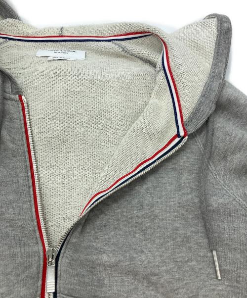 Thom Browne（トムブラウン）Thom Browne (トムブラウン) 4BARジップパーカー グレー サイズ:Lの古着・服飾アイテム