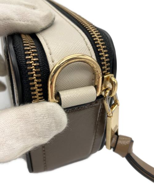 MARC JACOBS（マークジェイコブス）MARC JACOBS (マークジェイコブス) The Snapshot ショルダー バッグ ベージュの古着・服飾アイテム