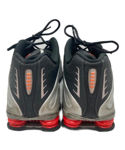 NIKE（ナイキ）NIKE (ナイキ) SHOX R4 シルバー×ブラック サイズ:SIZE 27.5cmの古着・服飾アイテム