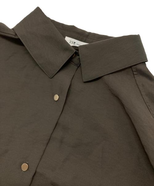 23区（ニジュウサンク）23区 (ニジュウサンク) シアータンブラー シャツ オリーブ サイズ:38の古着・服飾アイテム