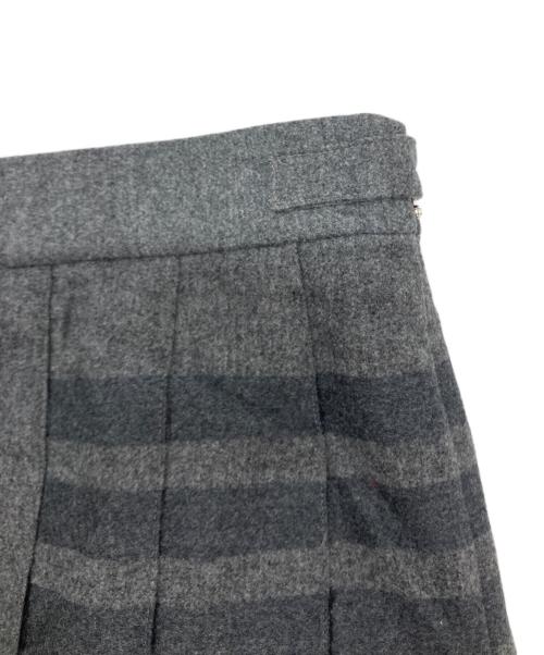 Thom Browne（トムブラウン）Thom Browne (トムブラウン) フランネル4-BARプリーツミニスカート グレー サイズ:36の古着・服飾アイテム