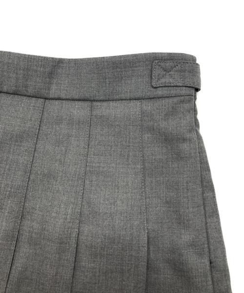 Thom Browne（トムブラウン）Thom Browne (トムブラウン) ツイル ひざ下 プリーツスカート グレー サイズ:SIZE 38の古着・服飾アイテム