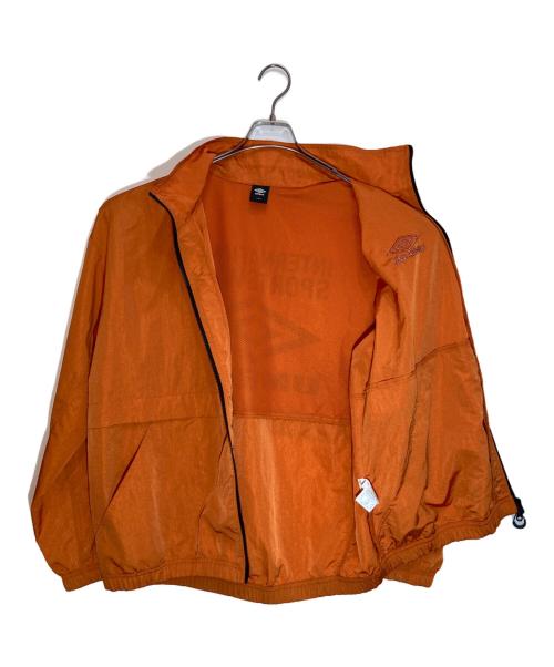 UMBRO（アンブロ）UMBRO (アンブロ) ナイロンメタルスタンネックウォームアップジャケット オレンジ サイズ:SIZE 100の古着・服飾アイテム