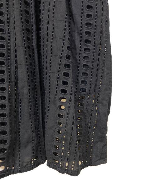 ne quittez pas（ヌキテパ）ne quittez pas (ヌキテパ) Stripe Cutwork Embroidery Sleeveless Dress ブラック サイズ:Sの古着・服飾アイテム
