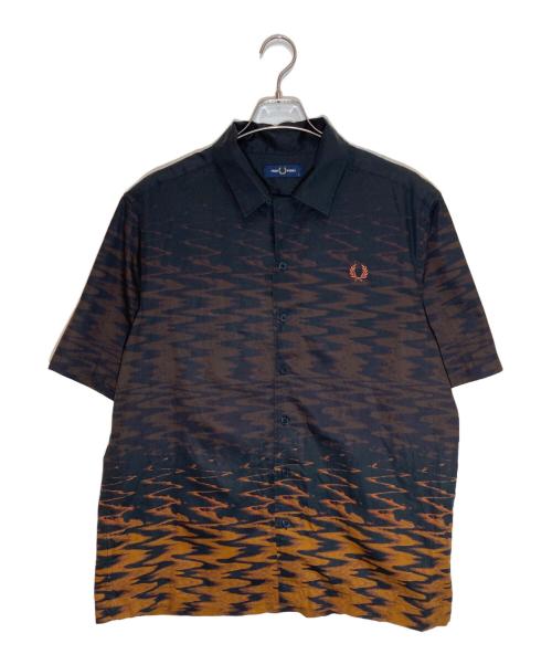 FRED PERRY（フレッドペリー）FRED PERRY (フレッドペリー) グラフィックオープンカラーシャツ ブラック サイズ:Lの古着・服飾アイテム