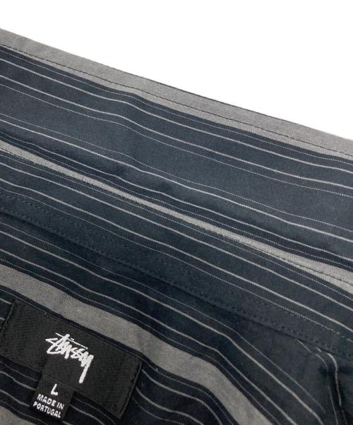 stussy（ステューシー）stussy (ステューシー) BOXY SS SHIRT STRIPE ブラック×グレー サイズ:Lの古着・服飾アイテム