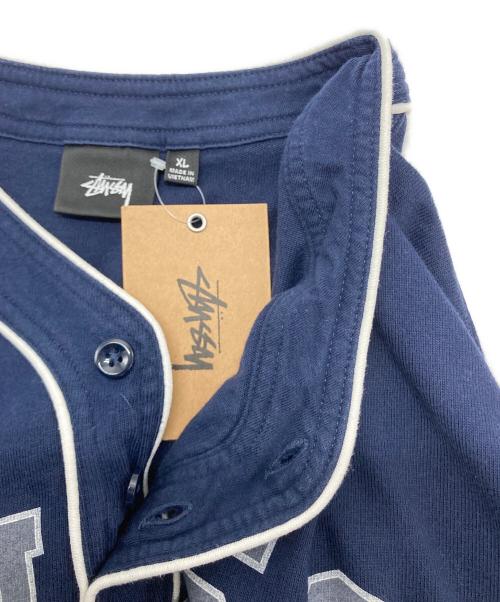 stussy（ステューシー）stussy (ステューシー) ARCH BASEBALL JERSEY ネイビー サイズ:XLの古着・服飾アイテム