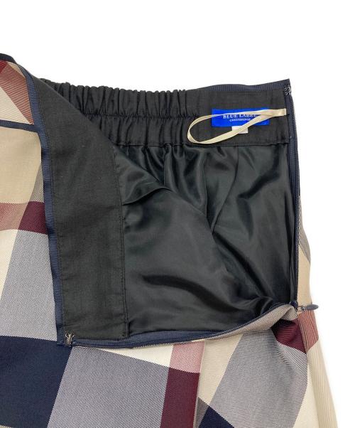 BLUE LABEL CRESTBRIDGE（ブルーレーベルクレストブリッジ）BLUE LABEL CRESTBRIDGE (ブルーレーベルクレストブリッジ) クレストブリッジチェッククロッシングツイルフレアスカート ベージュ サイズ:SIZE M (38)の古着・服飾アイテム