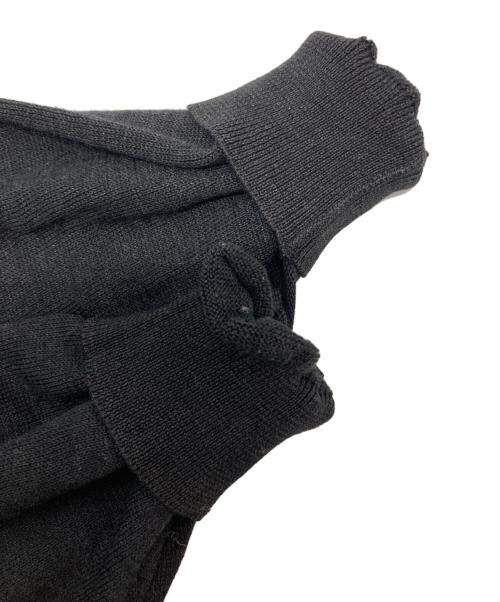 Yves Saint Laurent（イヴサンローラン）Yves Saint Laurent (イヴサンローラン) ワンポイント刺繍ウールVネックセーター ブラック サイズ:Mの古着・服飾アイテム