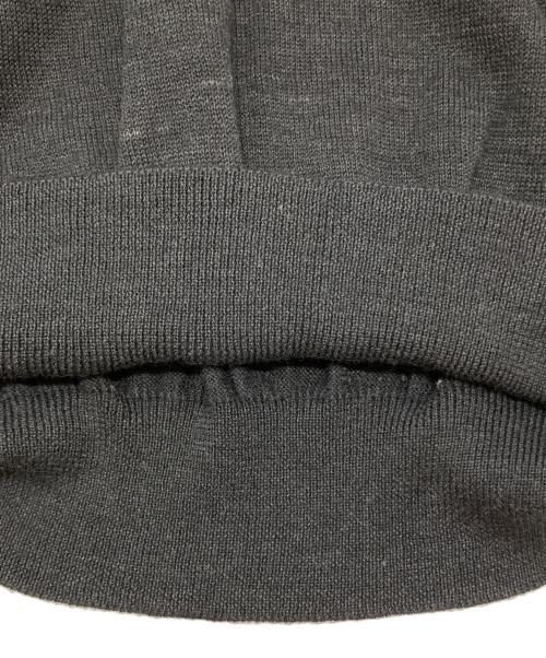 Yves Saint Laurent（イヴサンローラン）Yves Saint Laurent (イヴサンローラン) ワンポイント刺繍ウールVネックセーター ブラック サイズ:Mの古着・服飾アイテム