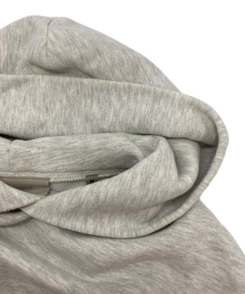 FOG ESSENTIALS（フィアオブゴッド エッセンシャル）FOG ESSENTIALS (フィアオブゴッド エッセンシャル) ロゴパーカー グレー サイズ:Ⅿの古着・服飾アイテム