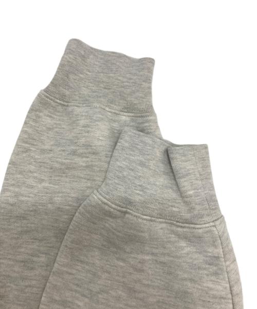 FOG ESSENTIALS（フィアオブゴッド エッセンシャル）FOG ESSENTIALS (フィアオブゴッド エッセンシャル) ロゴパーカー グレー サイズ:Ⅿの古着・服飾アイテム