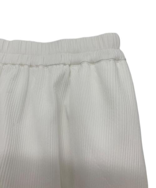 23区（ニジュウサンク）23区 (ニジュウサンク) ボリュームプリーツスカート ホワイト サイズ:SIZE 46の古着・服飾アイテム