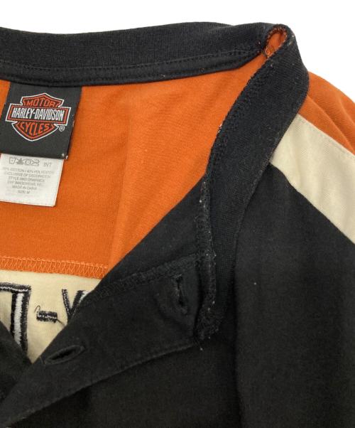 HARLEY-DAVIDSON（ハーレーダビッドソン）HARLEY-DAVIDSON (ハーレーダビッドソン) ヘンリーネックTシャツ ブラック×オレンジ サイズ:Ⅿの古着・服飾アイテム
