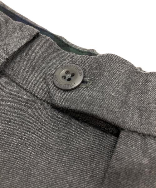 FRED PERRY（フレッドペリー）FRED PERRY (フレッドペリー) スラックスショートパンツ グレー サイズ:SIZE Sの古着・服飾アイテム