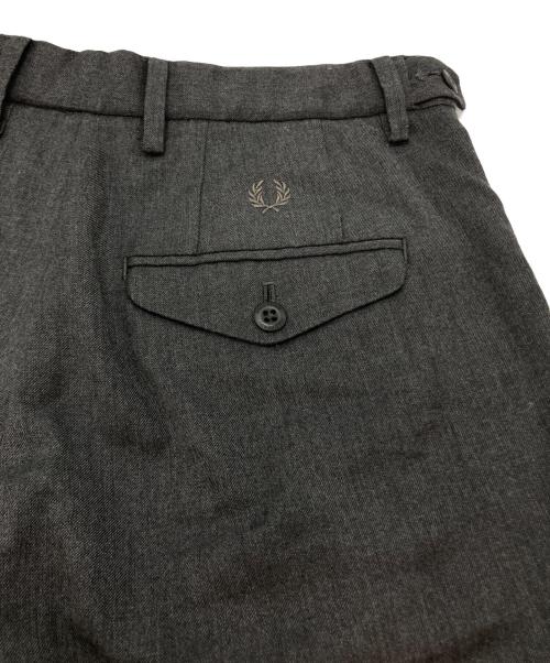 FRED PERRY（フレッドペリー）FRED PERRY (フレッドペリー) スラックスショートパンツ グレー サイズ:SIZE Sの古着・服飾アイテム