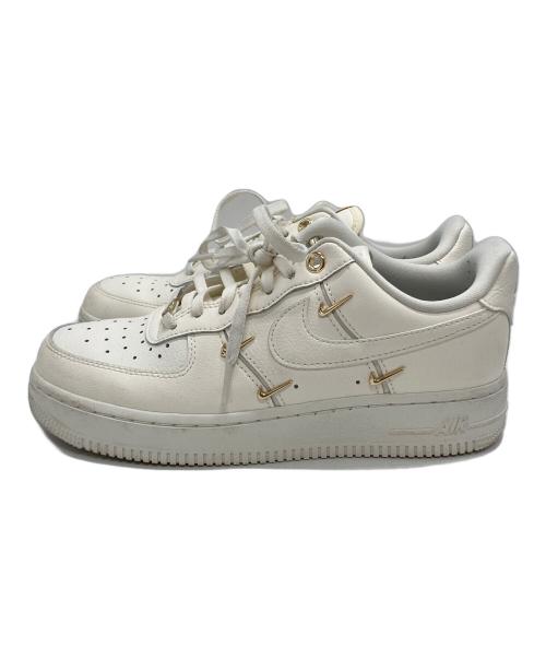 NIKE（ナイキ）NIKE (ナイキ) W AIR FORCE 1 '07 LX ホワイト サイズ:SIZE 23.5cmの古着・服飾アイテム