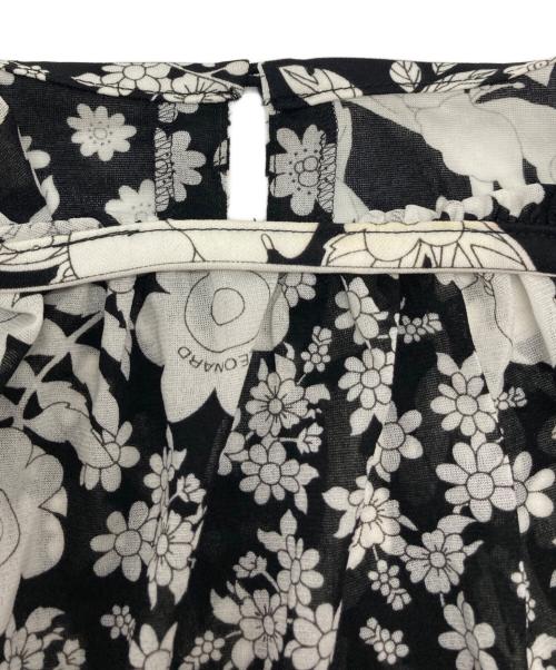 LEONARD FASHION（レオナールファッション）LEONARD FASHION (レオナールファッション) 花柄ブラウス ホワイト×ブラック サイズ:Mの古着・服飾アイテム