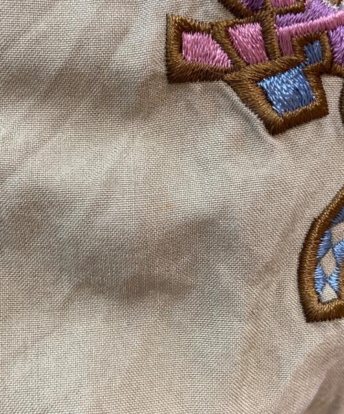 GOOUCH（グーチ）goouch (グーチ) シルク刺繍シャツ ベージュ サイズ:Ⅿの古着・服飾アイテム