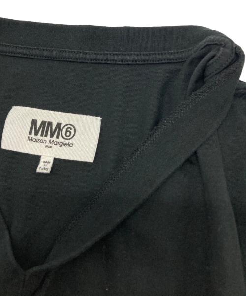 MM6 Maison Margiela（エムエムシックスメゾンマルジェラ）MM6 Maison Margiela (エムエムシックスメゾンマルジェラ) ワンポイントVネック半袖Tシャツ ブラック サイズ:Lの古着・服飾アイテム