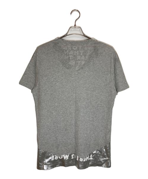 MM6 Maison Margiela（エムエムシックスメゾンマルジェラ）MM6 Maison Margiela (エムエムシックスメゾンマルジェラ) エイズTシャツ グレー サイズ:Ⅿの古着・服飾アイテム