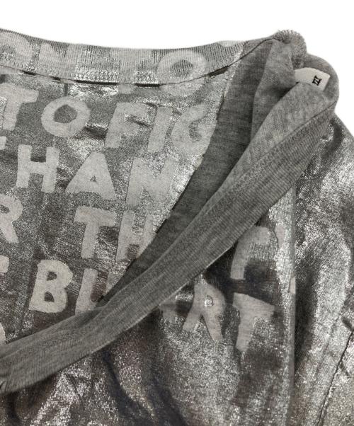 MM6 Maison Margiela（エムエムシックスメゾンマルジェラ）MM6 Maison Margiela (エムエムシックスメゾンマルジェラ) エイズTシャツ グレー サイズ:Ⅿの古着・服飾アイテム