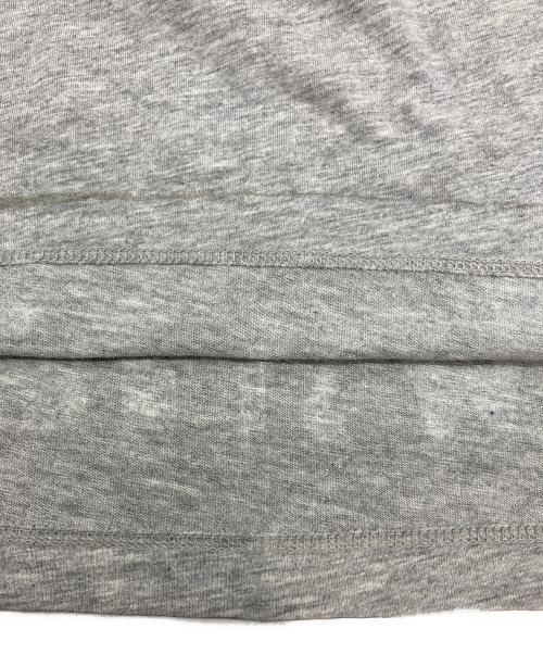 MM6 Maison Margiela（エムエムシックスメゾンマルジェラ）MM6 Maison Margiela (エムエムシックスメゾンマルジェラ) エイズTシャツ グレー サイズ:Ⅿの古着・服飾アイテム
