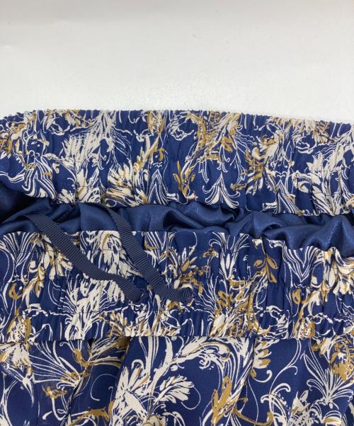 自由区（ジユウク）自由区 (ジユウク) ドローイングフラワープリントスカート ネイビー サイズ:SIZE 38 未使用品の古着・服飾アイテム
