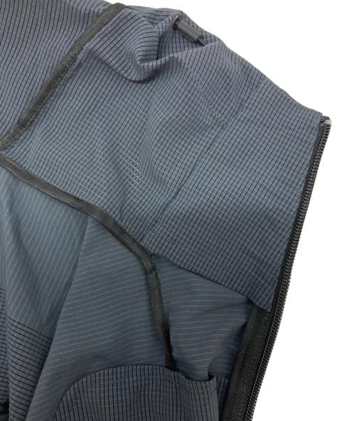 DESCENTE ALLTERRAIN（デザイント オルテライン）Descente ALLTERRAIN (デザイント オルテライン) SCHEMATECH AIR JACKET ブラック×グレー(BK00) サイズ:Ⅿの古着・服飾アイテム