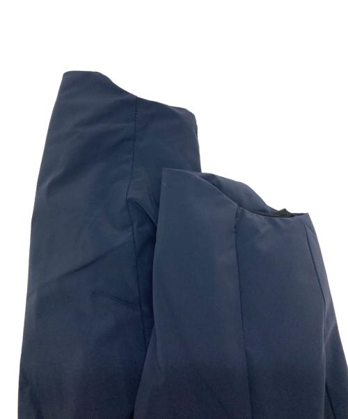 DESCENTE ALLTERRAIN（デザイント オルテライン）DESCENTE ALLTERRAIN (デザイント オルテライン) INSULATED ACTIVE JACKET ネイビー(NV01) サイズ:Ⅿ 未使用品の古着・服飾アイテム