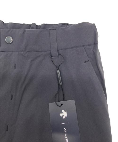 DESCENTE ALLTERRAIN（デザイント オルテライン）DESCENTE ALLTERRAIN (デザイント オルテライン) STRETCH SEEMLESS TAPERED PANTS グレー サイズ:Ⅿ 未使用品の古着・服飾アイテム