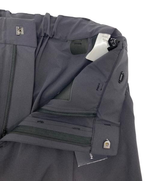 DESCENTE ALLTERRAIN（デザイント オルテライン）DESCENTE ALLTERRAIN (デザイント オルテライン) STRETCH SEEMLESS TAPERED PANTS グレー サイズ:Ⅿ 未使用品の古着・服飾アイテム