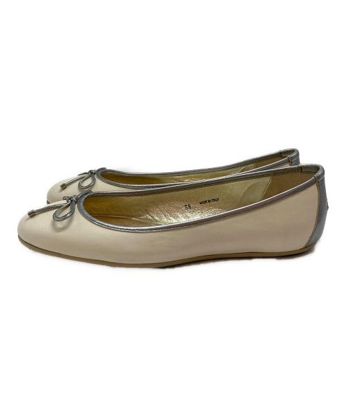 JIMMY CHOO（ジミーチュウ）JIMMY CHOO (ジミーチュウ) パイピングリボンバレエシューズ アイボリー サイズ:SIZE 38の古着・服飾アイテム