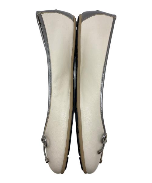 JIMMY CHOO（ジミーチュウ）JIMMY CHOO (ジミーチュウ) パイピングリボンバレエシューズ アイボリー サイズ:SIZE 38の古着・服飾アイテム