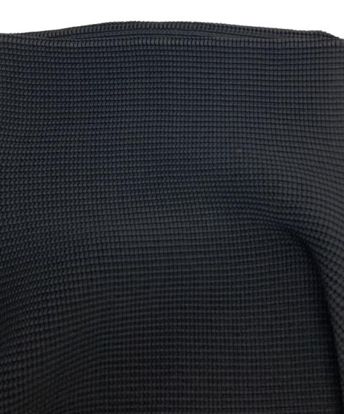 ISSEY MIYAKE me（イッセイ ミヤケ ミー）ISSEY MIYAKE me (イッセイ ミヤケ ミー) タートルネックカットソー ブラック サイズ:記載なしの古着・服飾アイテム