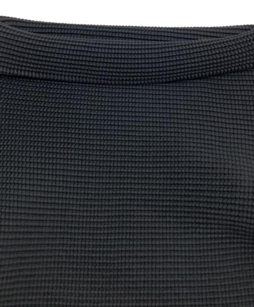 ISSEY MIYAKE me（イッセイ ミヤケ ミー）ISSEY MIYAKE me (イッセイ ミヤケ ミー) タートルネックカットソー ブラック サイズ:記載なしの古着・服飾アイテム