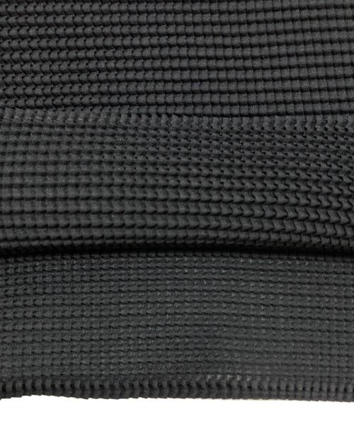 ISSEY MIYAKE me（イッセイ ミヤケ ミー）ISSEY MIYAKE me (イッセイ ミヤケ ミー) タートルネックカットソー ブラック サイズ:記載なしの古着・服飾アイテム