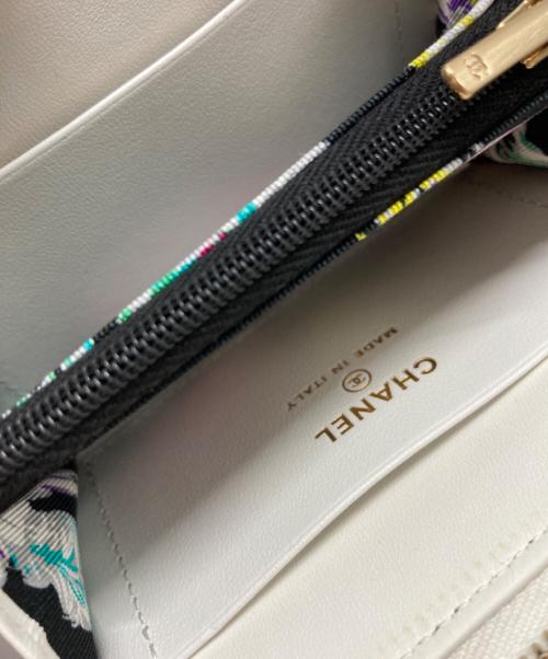 CHANEL（シャネル）CHANEL (シャネル) ココマークコンパクトウォレット ホワイト サイズ:-の古着・服飾アイテム
