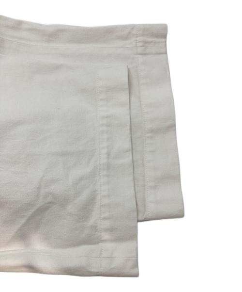 UNIVERSAL PRODUCTS.（ユニバーサルプロダクツ）UNIVERSAL PRODUCTS. (ユニバーサルプロダクツ) NO TUCK WIDE DENIM TROUSERS ホワイト サイズ:SIZE 1の古着・服飾アイテム