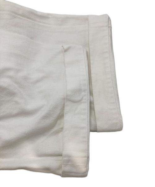 UNIVERSAL PRODUCTS.（ユニバーサルプロダクツ）UNIVERSAL PRODUCTS. (ユニバーサルプロダクツ) NO TUCK WIDE DENIM TROUSERS ホワイト サイズ:SIZE 1の古着・服飾アイテム