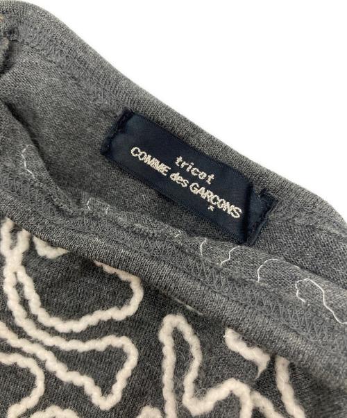 tricot COMME des GARCONS（トリココムデギャルソン）tricot COMME des GARCONS (トリココムデギャルソン) 花刺繍クルーネックニット グレー サイズ:-の古着・服飾アイテム