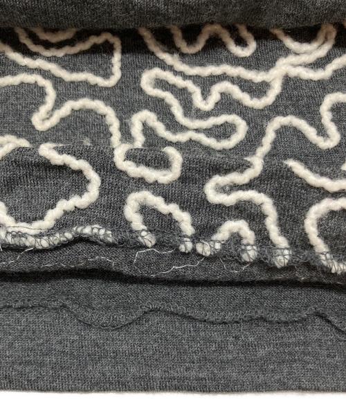 tricot COMME des GARCONS（トリココムデギャルソン）tricot COMME des GARCONS (トリココムデギャルソン) 花刺繍クルーネックニット グレー サイズ:-の古着・服飾アイテム