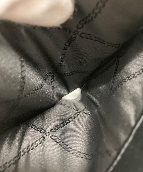 MICHAEL KORS（マイケルコース）MICHAEL KORS (マイケルコース) MK CHARM タブコンパクトポケットウォレットスモール ブラック サイズ:-の古着・服飾アイテム